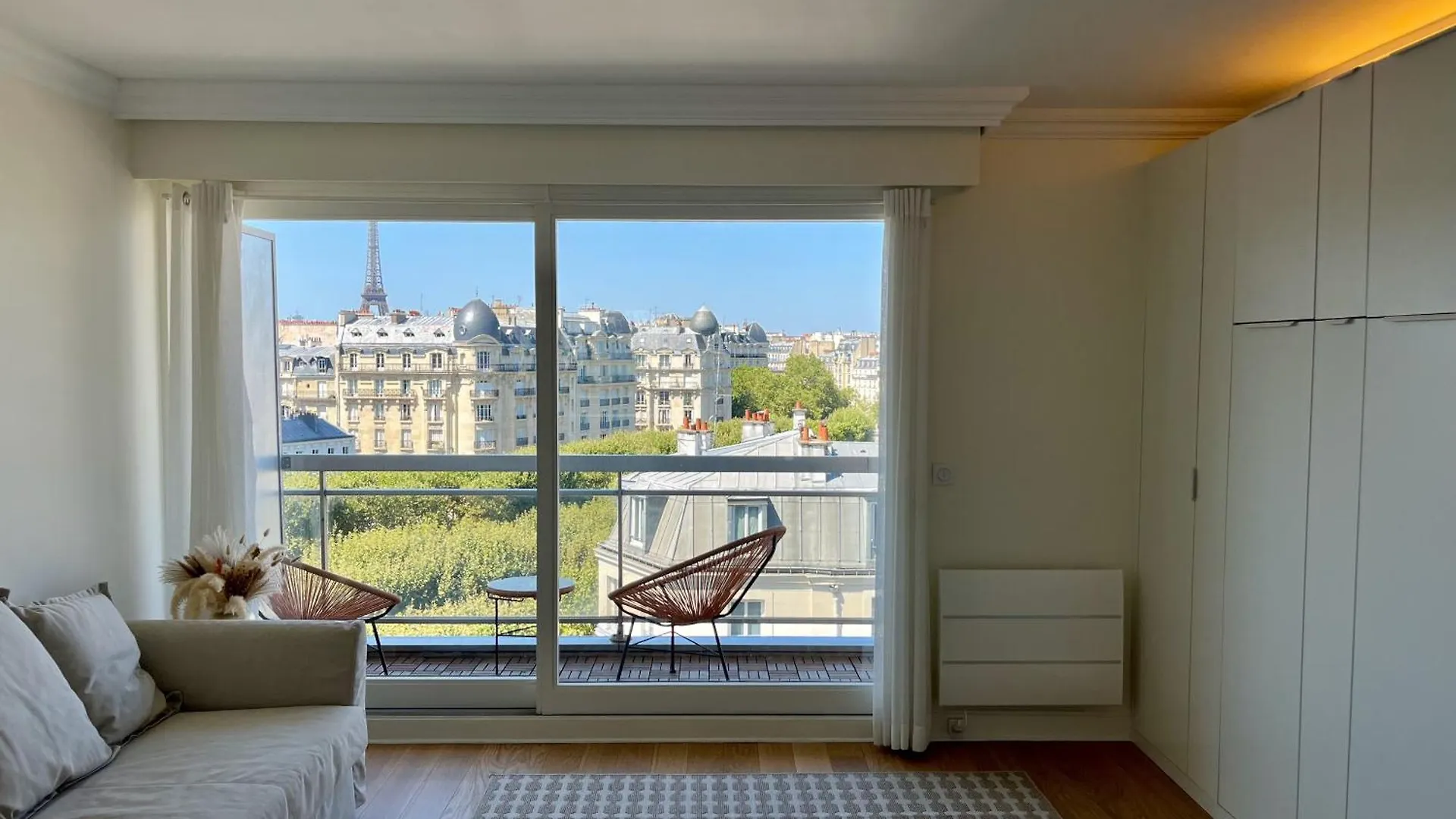 Parisian Elegance With Eiffel Tower View location