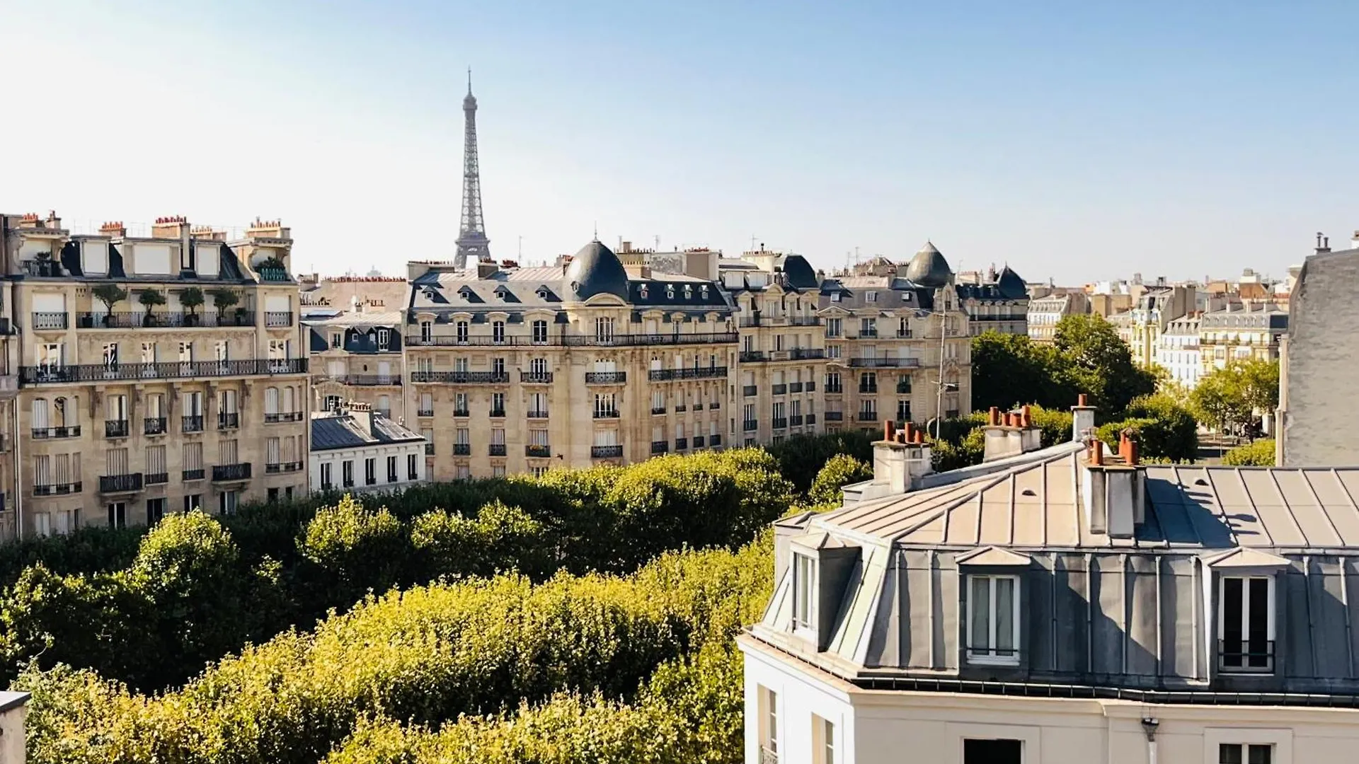 Parisian Elegance With Eiffel Tower View 아파트  파리